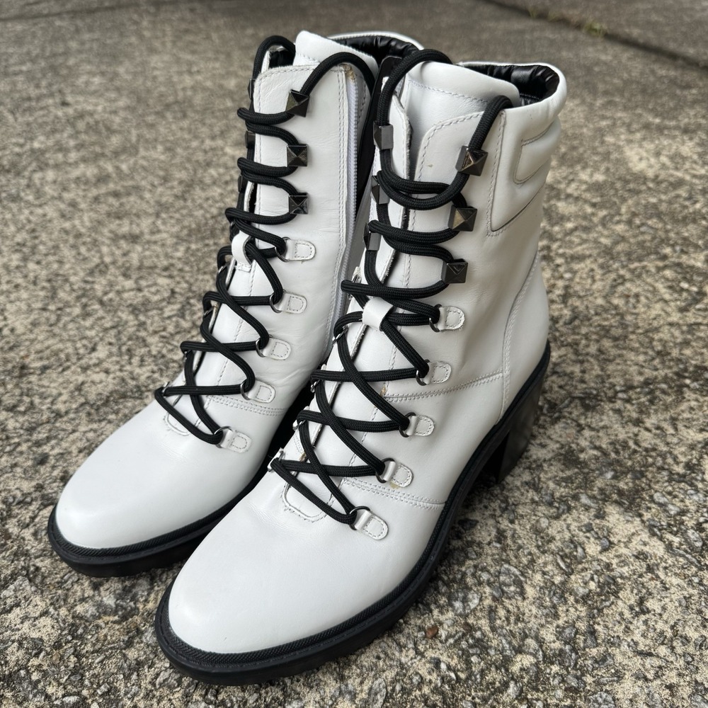 Marc Fisher Women's Sz 8 M Laboni Boot‎ White Leather Combat With Black Lug Sole